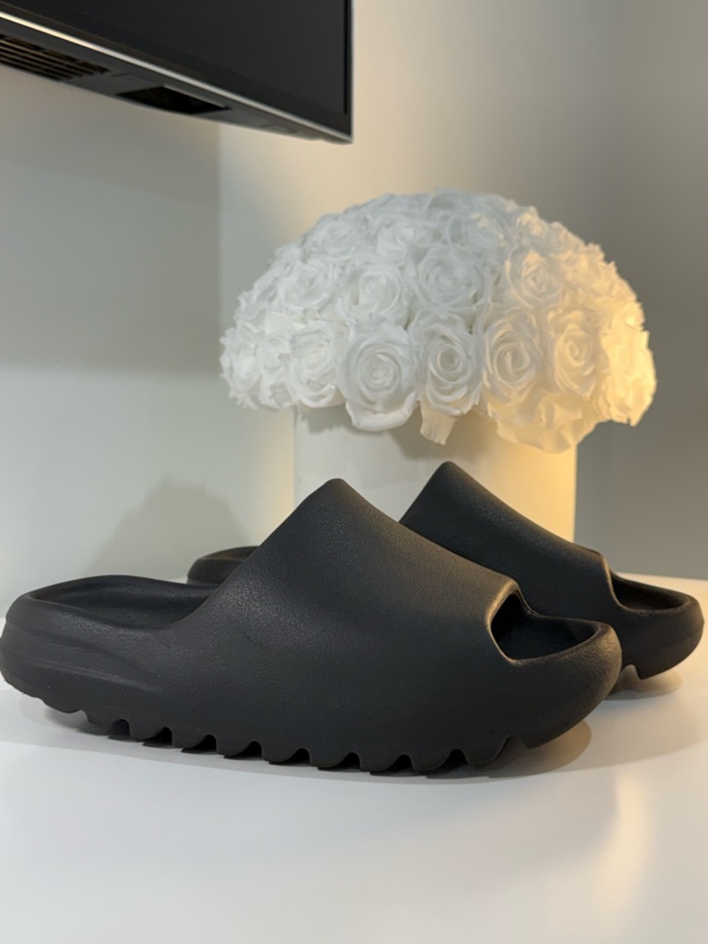 Adidas Yeezy Slide Onyx Women’s Size 5 US